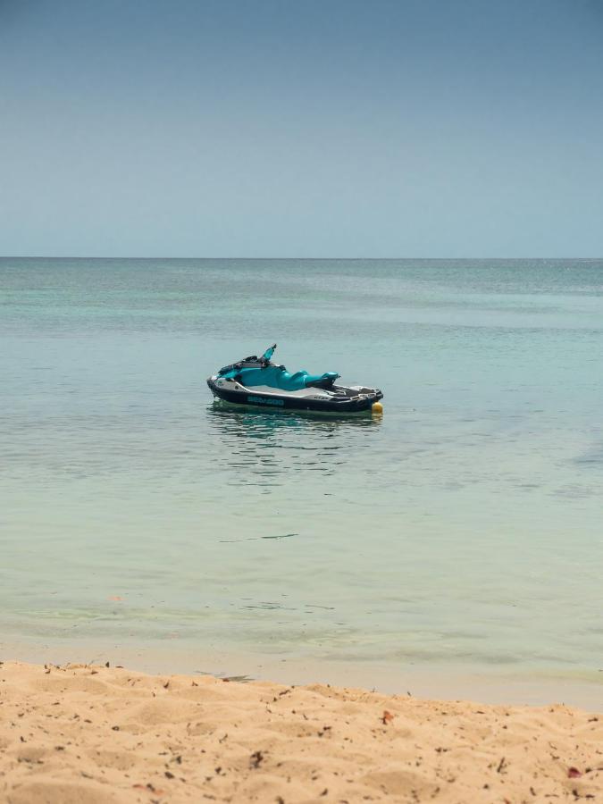 Studio Jacuzzis Et Piscine Au Centre Ville De Port-Louis Buitenkant foto