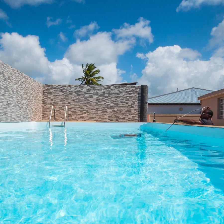 Studio Jacuzzis Et Piscine Au Centre Ville De Port-Louis Buitenkant foto