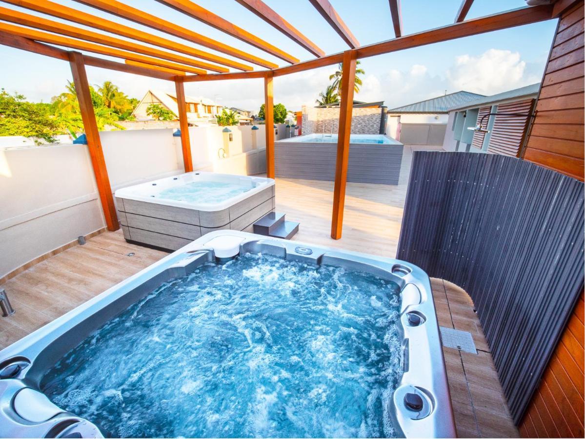 Studio Jacuzzis Et Piscine Au Centre Ville De Port-Louis Buitenkant foto